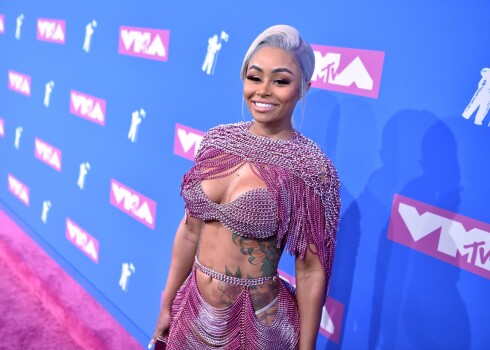 Repere Blac Chyna atzīta par bezgaumīgāk ģērbto slavenību šajā balvu vakarā.