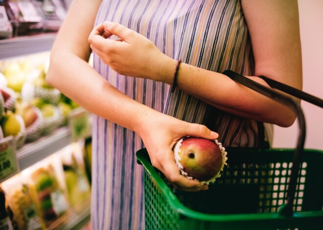 Tirgotājus satrauc mazie sunīši, kurus īpašnieki ņem līdzi pērkot pārtiku