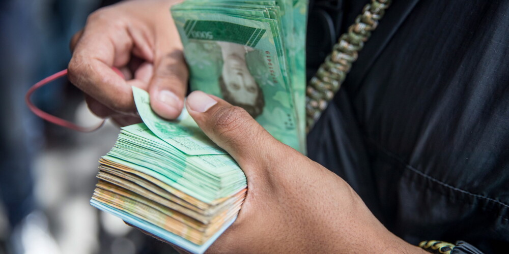 Venecuēla par 96% devalvē bolivāru
