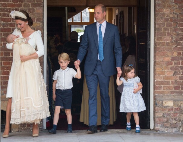 Princis Viljams ar sievu Kembridžas hercogieni Ketrīnu un bērniem princi Džordžu, princesi Šarloti un princi Luisu.