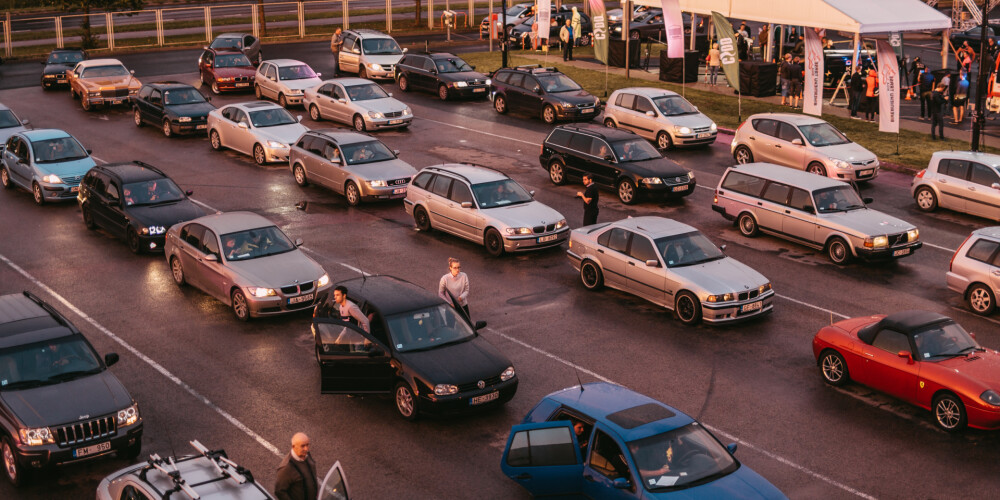 Rīgā Tehniskās apskates naktī pārbaudīti gandrīz divi tūkstoši automobiļu.