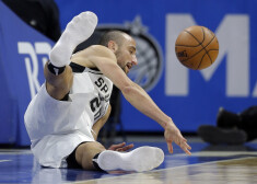 "Spurs" leģenda Džinobili paziņo par basketbolista karjeras beigām.