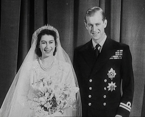 Princese Elizabete un princis Filips kāzu dienā 1947. gadā.