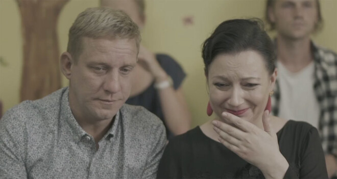 “Saldais pārītis. Ir bērni” filmēšana sarūpējusi jautrus brīžus ne tikai Sandrai Kļaviņai un Artūram Skrastiņam, bet arī visai seriāla komandai.