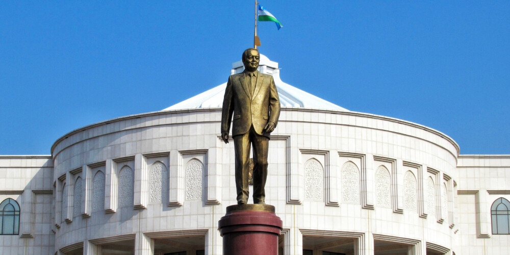 Dekorāciju maiņa Uzbekistānā: tur tagad aizliedz pat pieminēt mirušo vadoni Karimovu