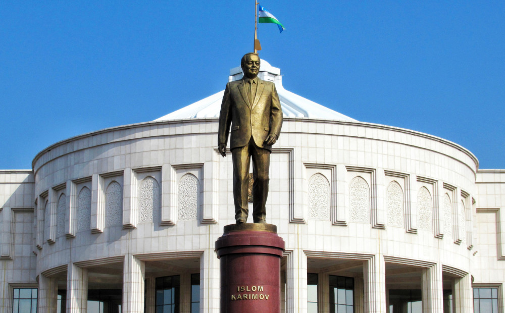 Dekorāciju maiņa Uzbekistānā: tur tagad aizliedz pat pieminēt mirušo vadoni Karimovu