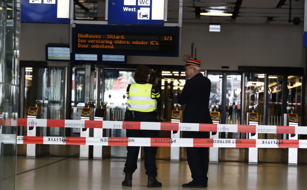 Vīrietis, kurš Amsterdamā sadūra divus cilvēkus, bijis Vācijā atraidīts patvēruma meklētājs