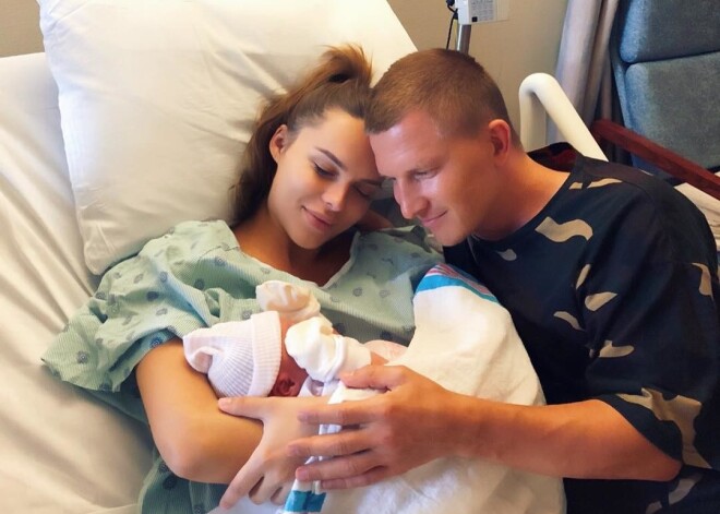 Певица Ханна родила первенца