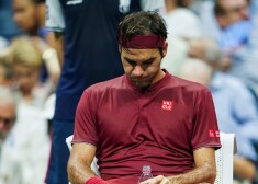 Rodžers Federers neatrada argumentus, lai pārspētu Džonu Milmenu.