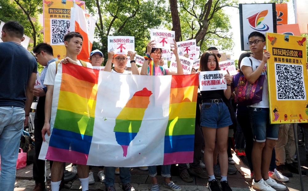 Taivāna nobalso par viendzimuma laulību legalizēšanu