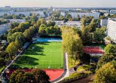 Pie Rīgas 96.vidusskolas ir izveidots futbola laukums, multifunkcionālais laukums basketbola, volejbola un tenisa spēlēm. 