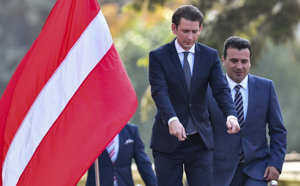 Maķedonija pamatīgi izblamējas, Austrijas līderi ciemos sagaidot ar... Latvijas karogu