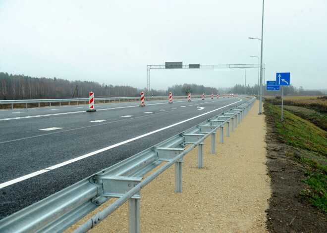 Atjaunotās Tīnūžu-Kokneses šosejas sākumā joprojām jābrauc ar 70km/h