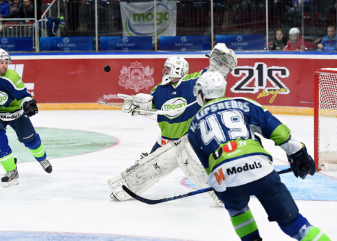 OHL Latvijas hokeja čempionāts sākas ar "Prizma" un "Mogo" komandu uzvarām