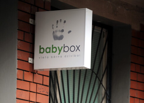 "Baby Box" jeb vieta, kurā māte var anonīmi atstāt savu jaundzimušo, ja būs pieņēmusi lēmumu no bērna atteikties, Bērnu klīniskajā universitātes slimnīcā.