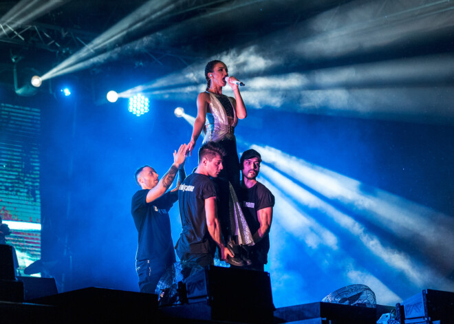 Из-за низких продаж билетов по всей России массово отменяют концерты Ольги Бузовой