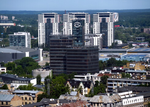 Skanstes ielas rajons ar augstceltnēm.