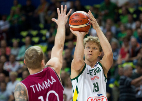 Latvijas basketbolisti pārbaudes spēlē uzvar principiālo pretinieci Lietuvu.