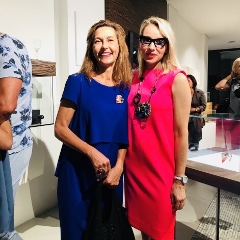 Ar iespaidīgās kaklarotas "Vīna lāse" autori, rotu mākslinieci no Itālijas Barbaru Uderzo