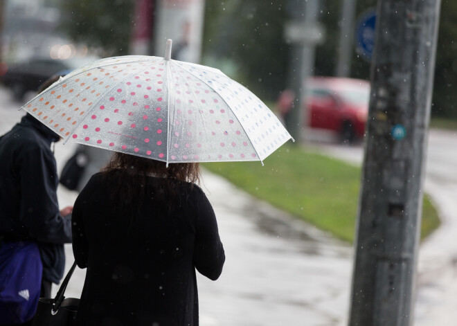 Sākot no otrdienas valsti šķērsos plaša nokrišņu zona