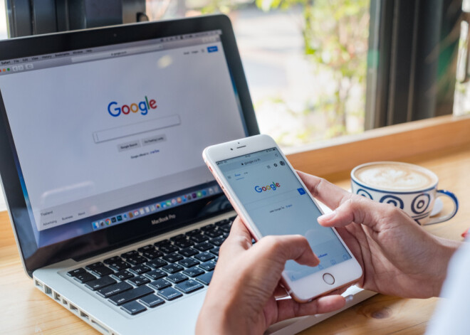 Упс, неловко-то как! Мужчина перепутал страницу дочери с Google и попытался найти там порно