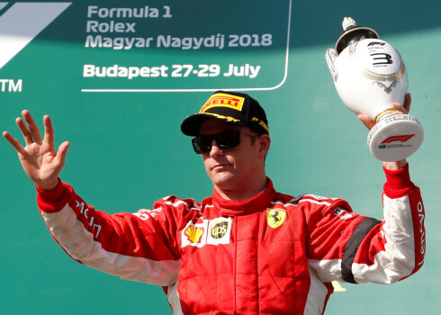 Somu pilots Kimi Reikenens pametīs "Ferrari" komandu.