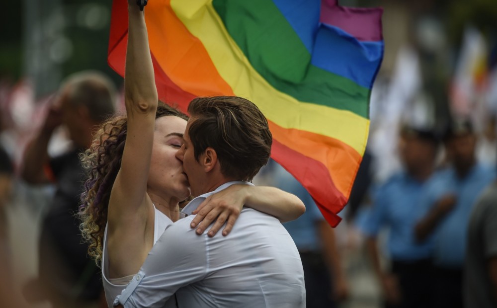 Rumānija sper soli tuvāk homoseksuālu laulību aizliegšanai