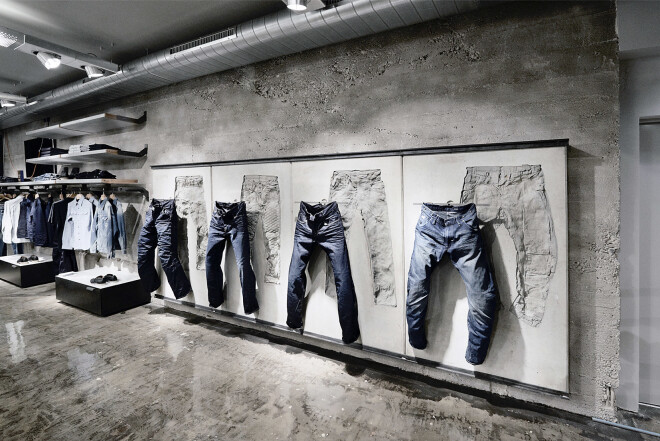 G-Star RAW identitāte ir vienlīdz izteiksmīga kā džinsā, tā betonā.