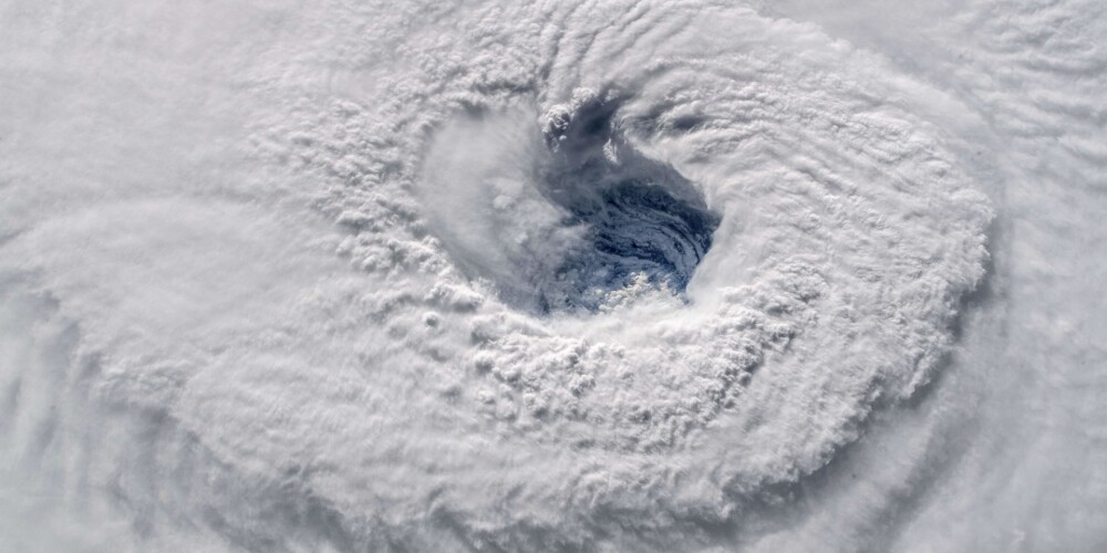 "Šī vētra ir briesmone. Tā ir liela un ļauna!" - trijos ASV štatos izsludināta obligāta evakuācija 1,7 miljoniem cilvēku