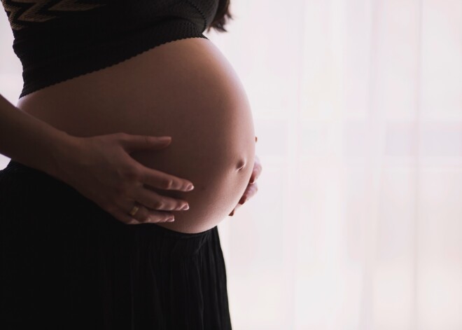 Ko māte nodara mazuļa smadzeņu darbībai, stresojot gaidību laikā
