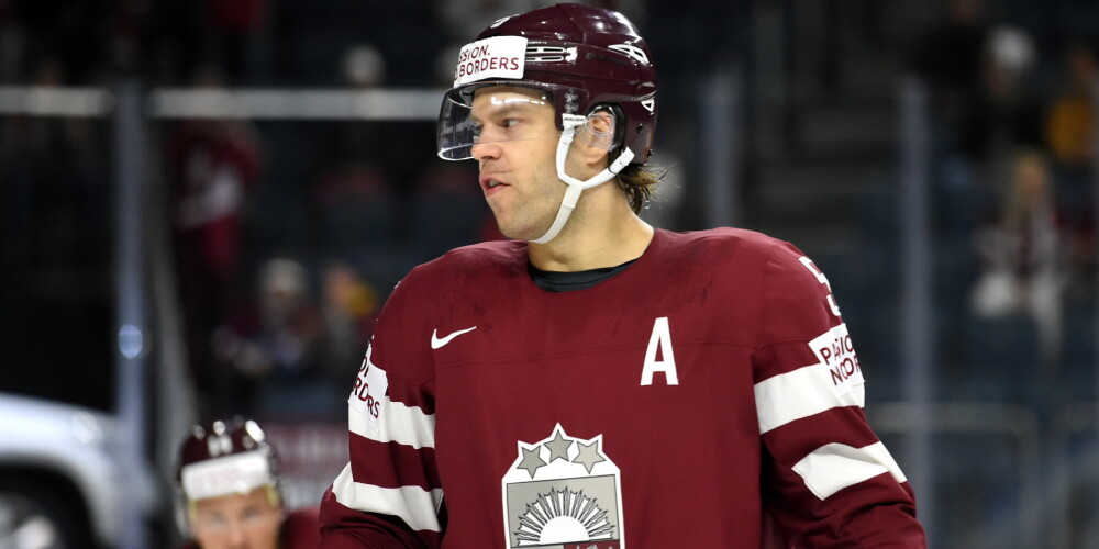 VIDEO: Jānis Sprukts iemet šīs sezonas kuriozākos vārtus Latvijas hokejā