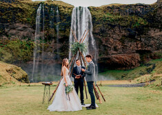 No laulībām purvā līdz kāzām pie ūdenskrituma Islandē: latviešu episkāko kāzu stāsti