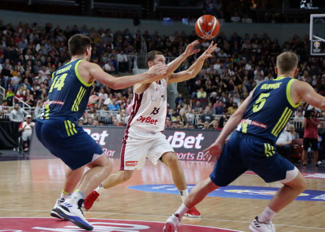 Latvijas basketbola izlase PK kvalifikācijas spēlē uzvar Eiropas čempioni Slovēniju