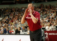 Latvijas basketbola izlases treneris Arnis Vecvagars Pasaules kausa izcīņas kvalifikācijas spēlē basketbolā starp Latvijas un Slovēnijas valstsvenībām "Arēna Rīga".