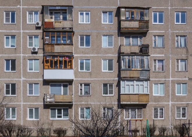 Jāsāk domāt, ko iesākt ar daudzdzīvokļu namu balkoniem. EM meklēs risinājumu, ko piedāvāt iedzīvotājiem