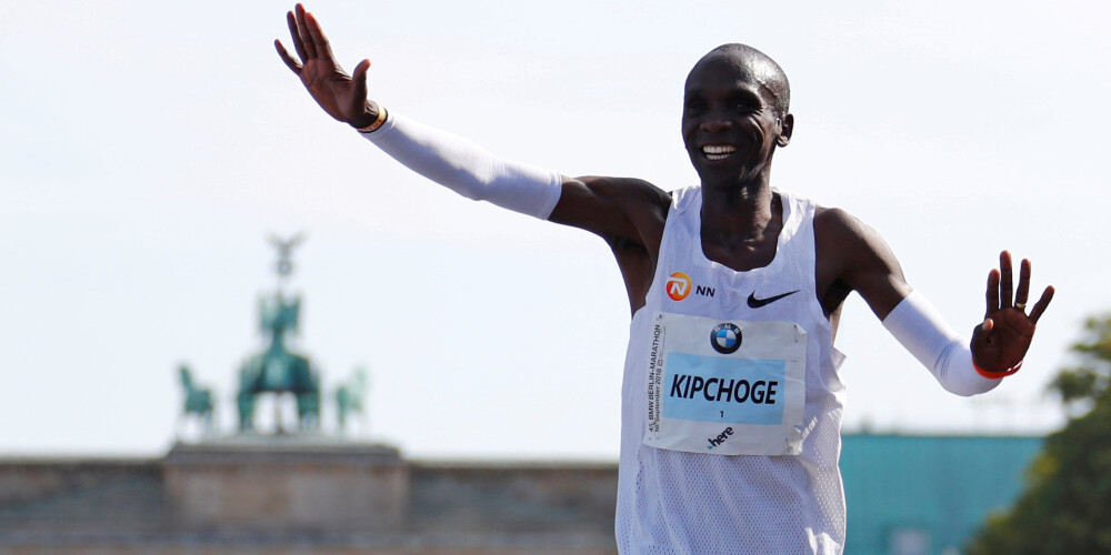 Kenijietis Kipčoge Berlīnes maratonā uzvar ar jaunu pasaules rekordu