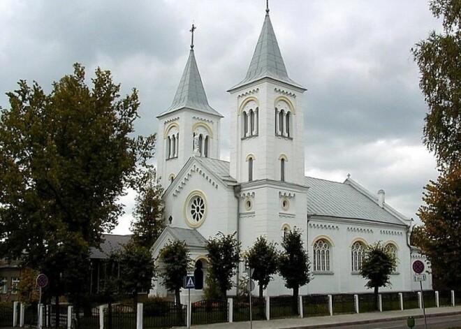 "Zeiļa lietas" kratīšanā izņemta arī draudzes nauda; arhibīskaps Stankevičs pieļauj, ka prāvests patiešām apmelots