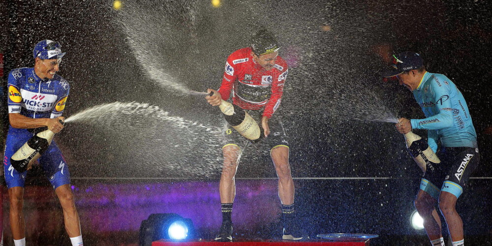 Lielbritānijas riteņbraucējs Jeitss izcīna "Vuelta a Espana" uzvarētāja titulu