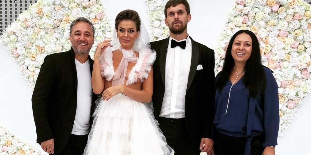 Татьяна Терешина появилась на собственной свадьбе в "голом" платье