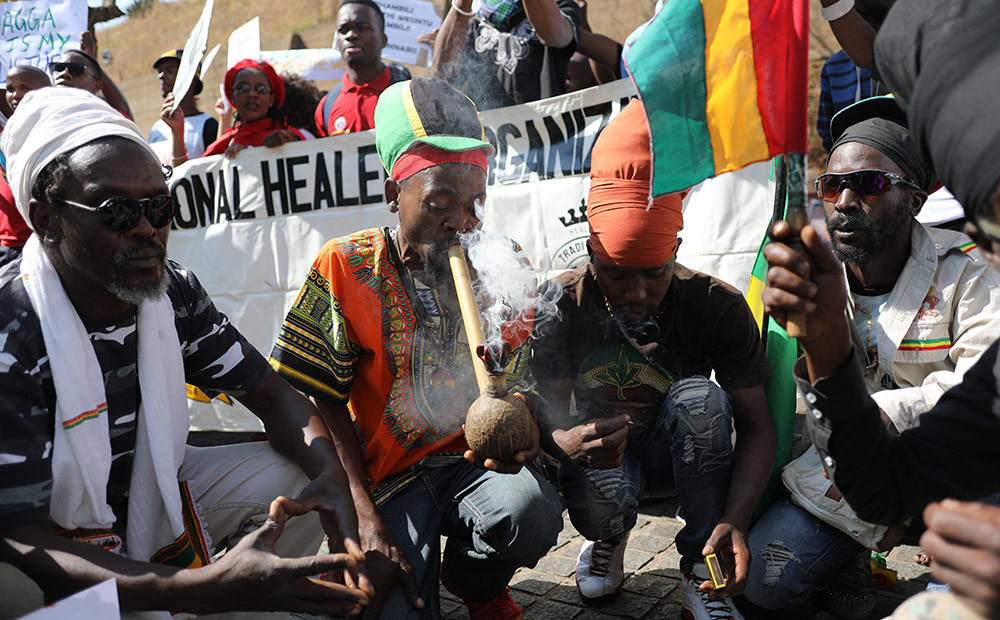 Marihuānas aizstāvji un rastafarieši sajūsmā: Dienvidāfrikas Republika dekriminalizē marihuānas lietošanu