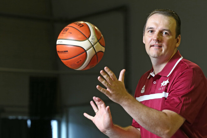 Mārtiņš Zībarts ir pirmais basketbola treneris, kurš aizvedis kādu mūsu pieaugušo valstsvienību līdz Pasaules kausa izcīņai.
