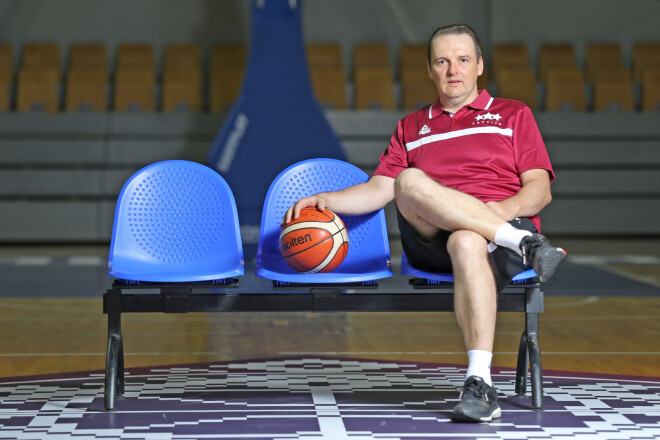 Mārtiņš Zībarts ir pirmais basketbola treneris, kurš aizvedis kādu mūsu pieaugušo valstsvienību līdz Pasaules kausa izcīņai.