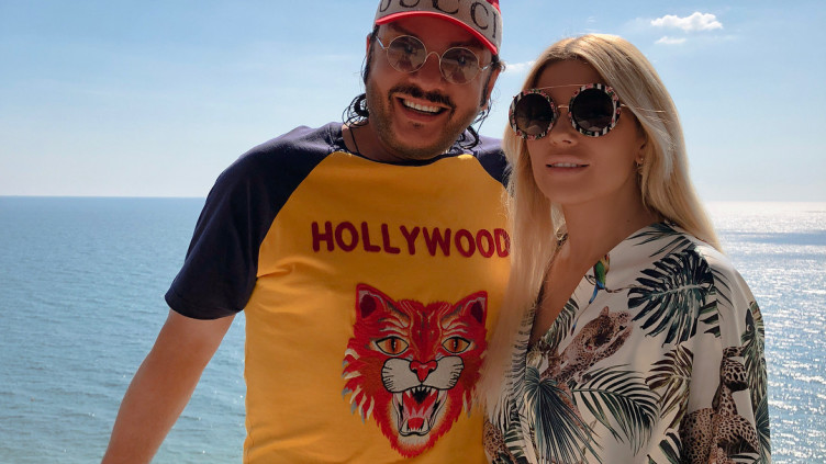 Филипп - идеальный мужчина!": горячая красотка поселилась в особняке Киркорова L