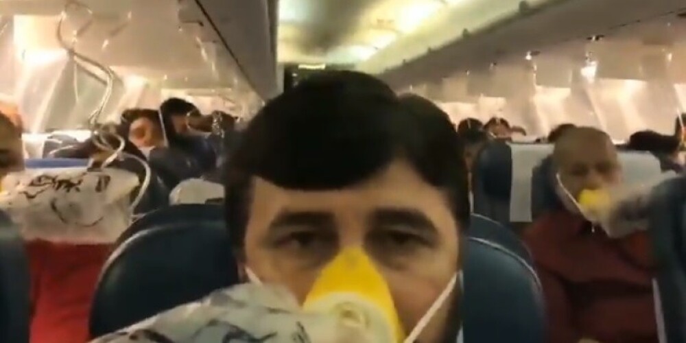 VIDEO: asins gāzās no deguna un ausīm - “Jet Airways” pasažieri piedzīvo šausmas pilotu neizdarības dēļ