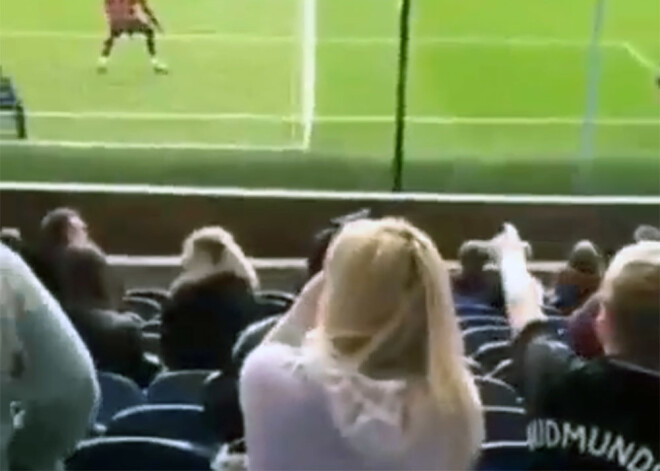 VIDEO: iespējams, šī ir pēdējā reize, kad viņa apmeklē futbolu