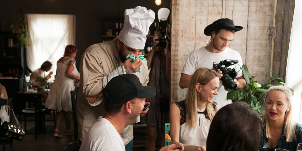 FOTO: Kā šefpavārs Vidzis baroja Reiniku, Andrejevu un Daneviču - jeb tās patiešām bija pasaulē sliktākās vakariņas