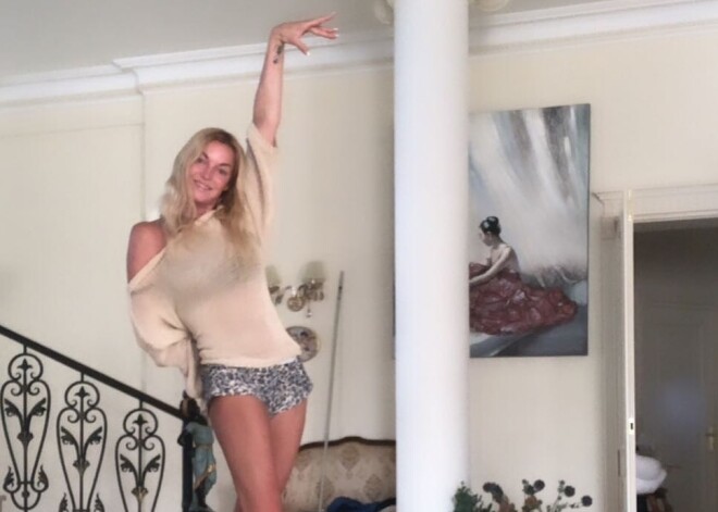 Эпатажная Волочкова показала грудь без белья в ванной