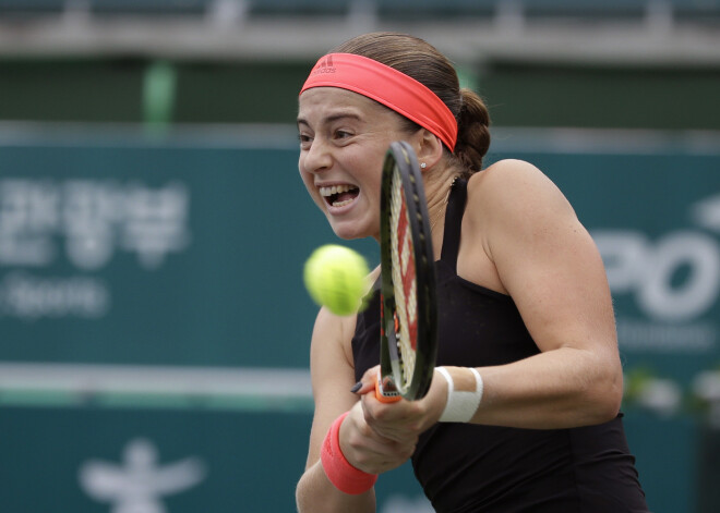 Ostapenko ar uzvaru sāk Uhaņas WTA turnīra dubultspēļu sacensības