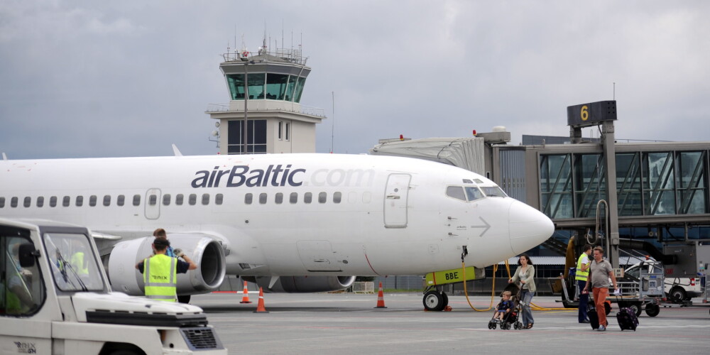 "airBaltic" nikni uz "Latvijas gaisa satiksmes" dispečeriem - viņi slikti strādājot