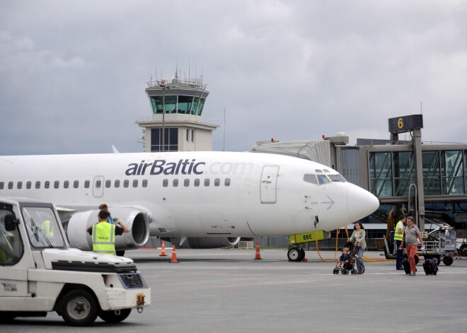 "airBaltic" nikni uz "Latvijas gaisa satiksmes" dispečeriem - viņi slikti strādājot